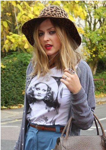 中性風(fēng)潮來(lái)襲，女明星示范男士休閑帽搭配 