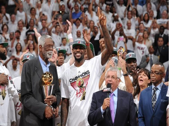 帽子工廠球迷仍向馬刺致敬，向鄧肯致敬