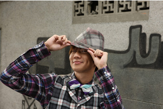 格子帽子、格子T恤的服飾搭配