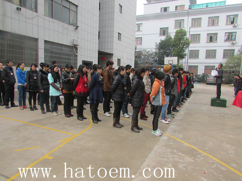 4月晨會上，總經(jīng)理對本月份的訂單情況做了詳細(xì)的匯報。