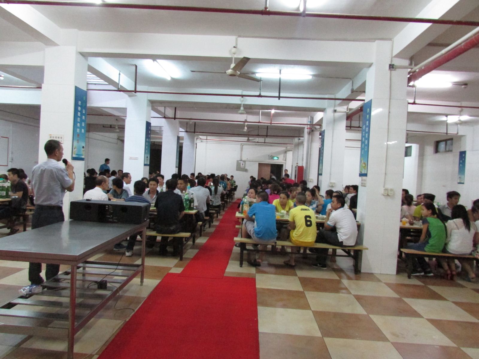 帽廠(chǎng)組織員工共度中秋節(jié)的意義